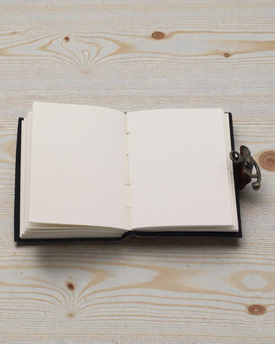 Carnet en cuir imprimé – Arrêtez le défilement anxiogène (17,8 × 12,7 cm)