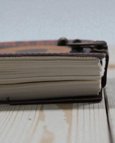 Carnet en cuir imprimé – Arrêtez le défilement anxiogène (17,8 × 12,7 cm)