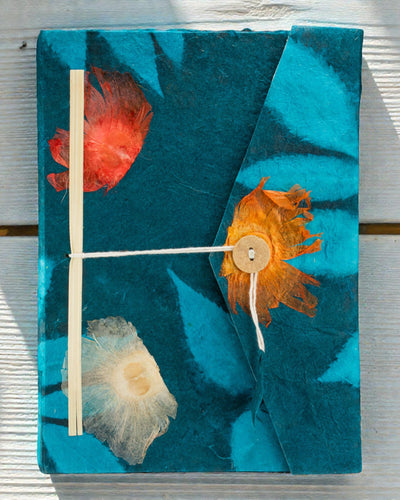 Grand carnet Lokta à fleurs audacieuses – bleu marine (45 feuilles, 21 x 15 cm)