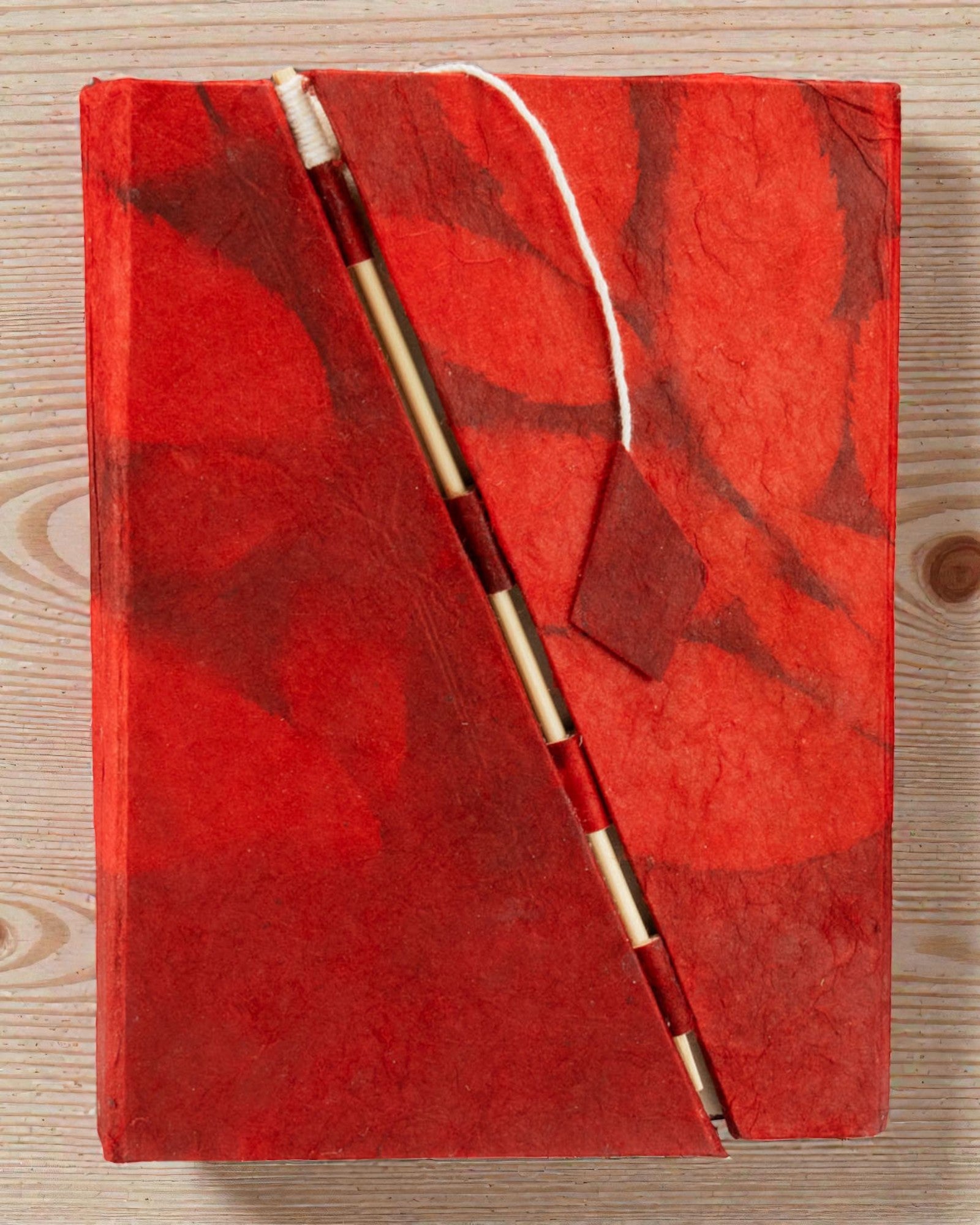 Gemiddeld Notitieboekje Lokta Gedurfde Bloemen – Robijnrood (45 bladen, 15 x 12 cm)