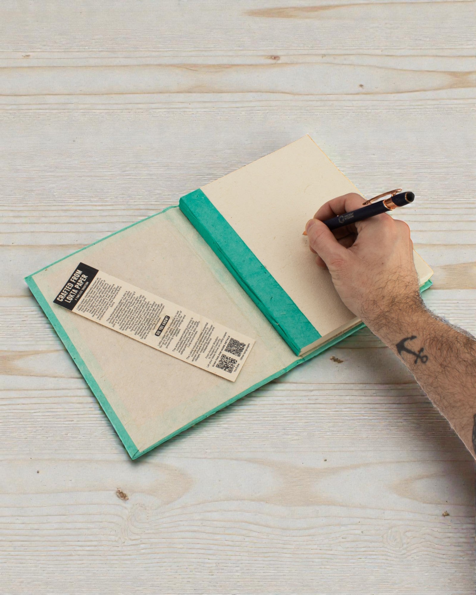 Carnet Lokta à petits carreaux – Grand format (21x15cm) – 45 feuilles – Avec marque-notes – Bleu sarcelle