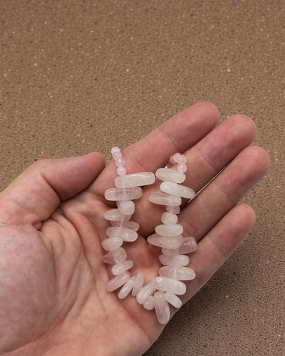 Éclat rosé – Collier de longues pierres en quartz rose