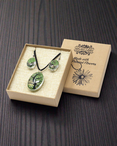 Forêt émeraude – Ensemble de bijoux vert avec fleurs séchées Arbre de vie