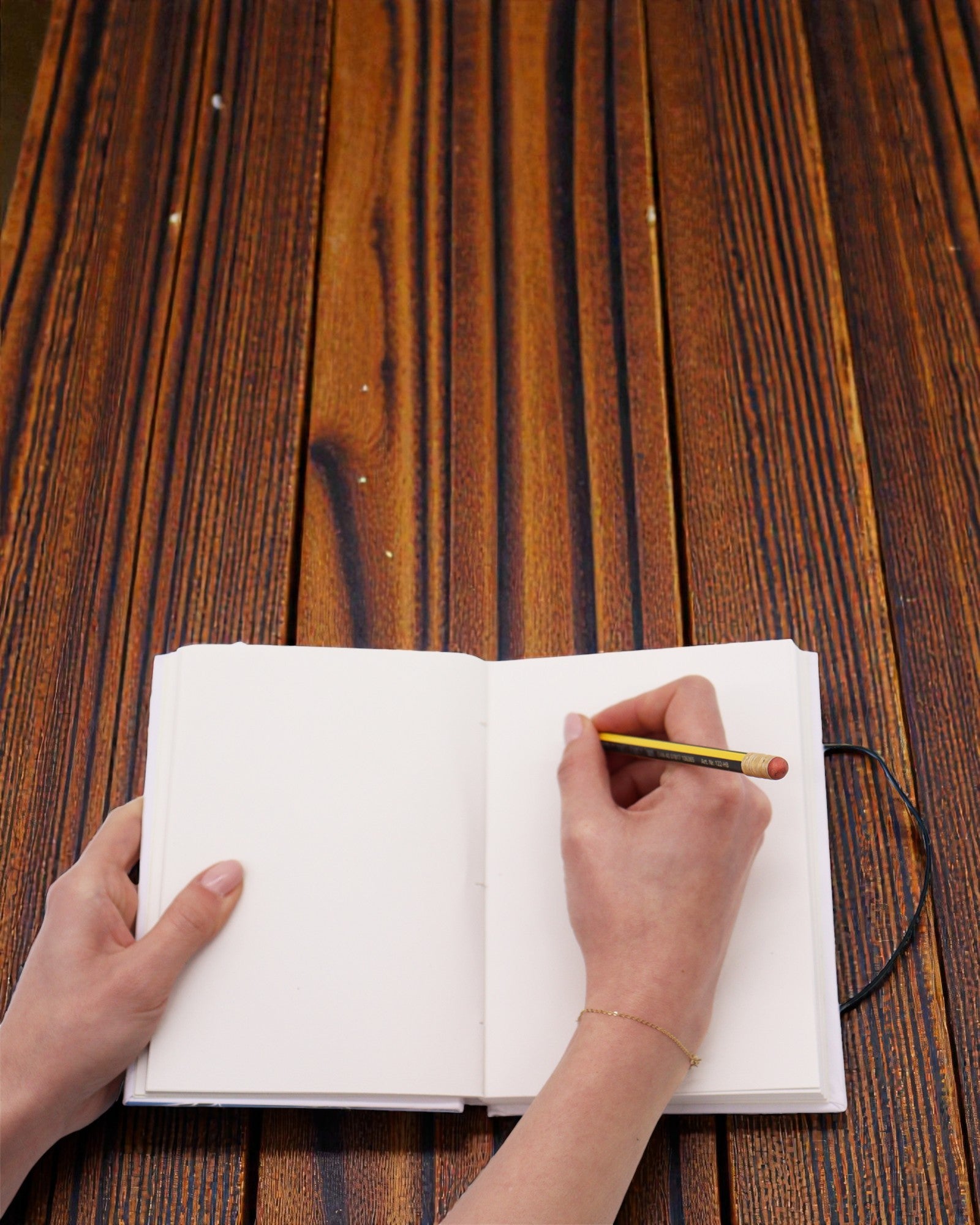 Leaves Together – mały notatnik z paskiem i guzikiem kokosowym 18 × 12,5 cm, 200 stron