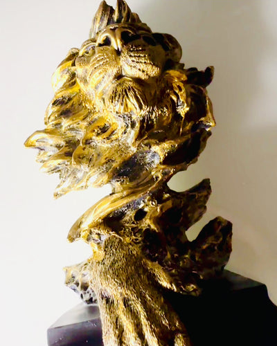 Royal Lion - Majestic Decorative Figure with Engraving Option, 2 color variants to choose from, as a gift