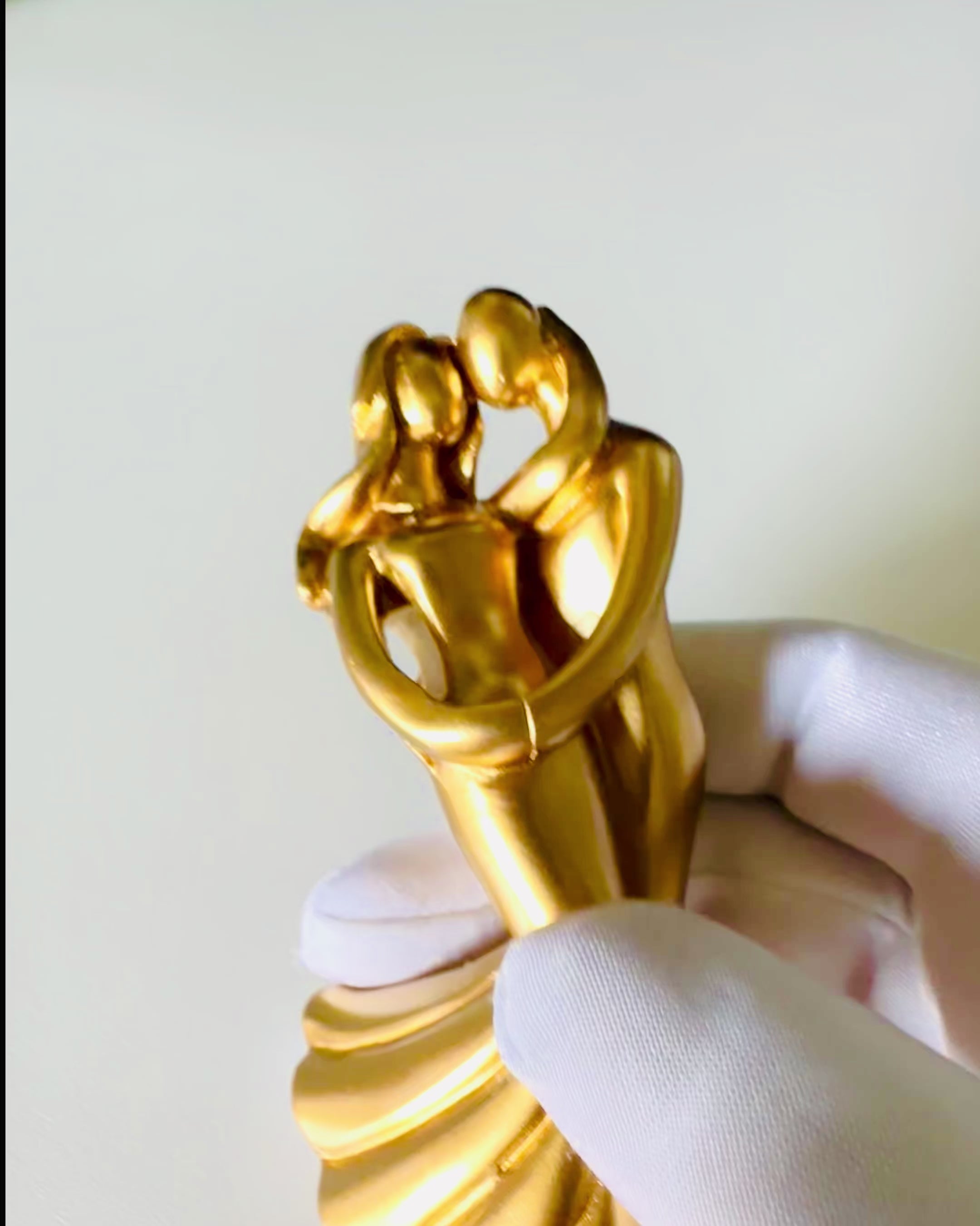 Złoty Taniec Miłości - Petite Figurine Décorative avec Option de Gravure