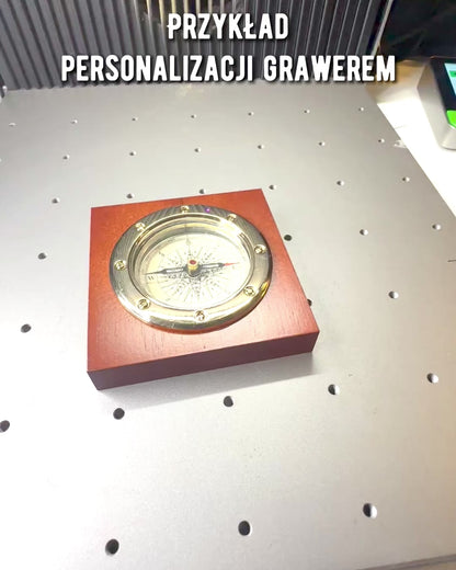 Kompas „Navigator2” - Klassieke elegantie in messing en hout, personalisatie met gravure als cadeau