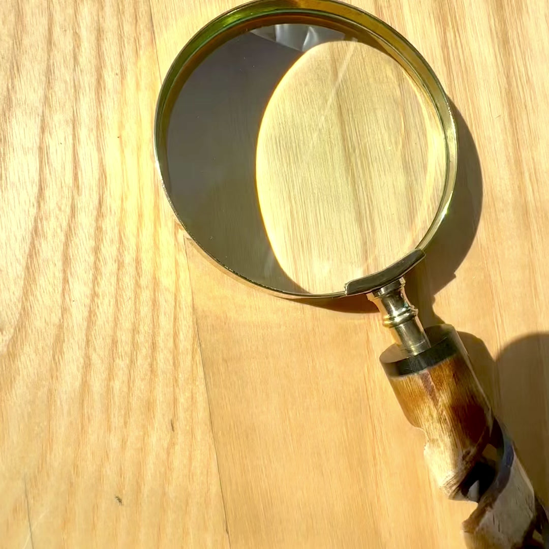 Loupe avec monture en laiton et manche en corne NC2356 - cadeau élégant avec possibilité de gravure personnalisée, grossissement 3,5x, longueur 18,5 cm, diamètre 7,5 cm