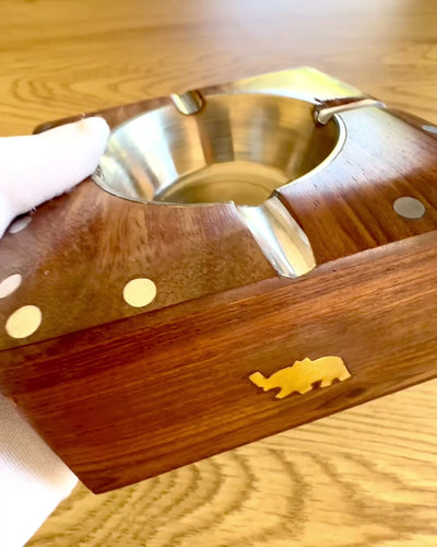 Rhino – Handcrafted ashtray made of Shisham wood and brass, 11 cm wide, customizable with engraving