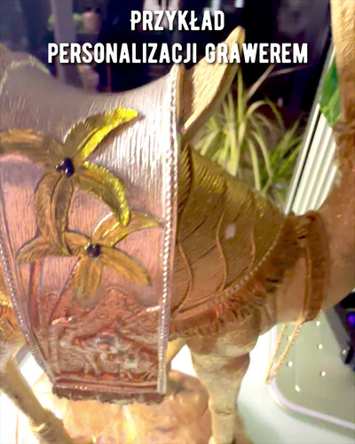 Statuetka Woestijnwandelaar Decoratieve Kameel van Hars met Mogelijkheid tot Graveren