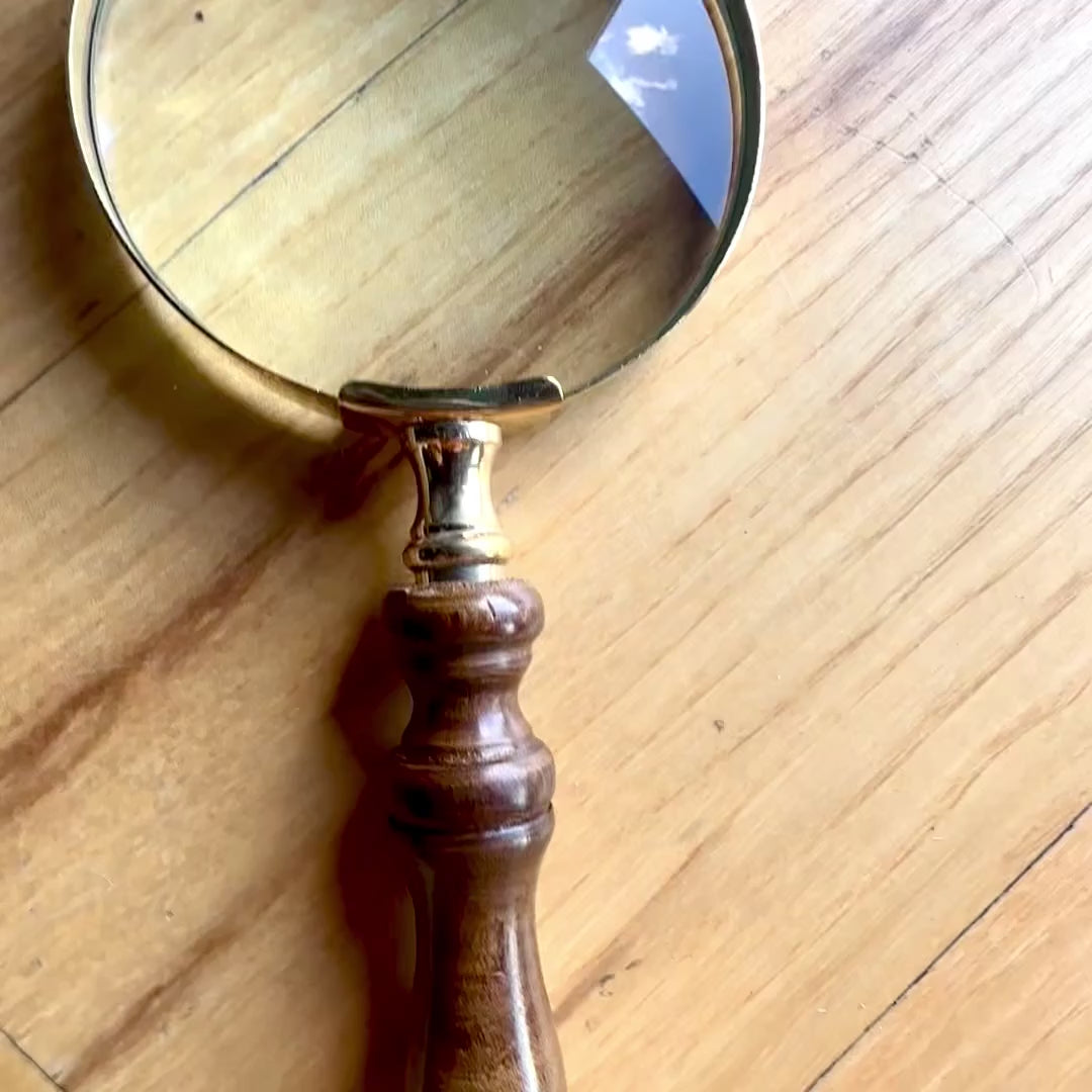 Retro-Lupe aus Messing mit Holzgriff - Vergrößerungsglas 18 cm mit Personalisierung durch Gravur