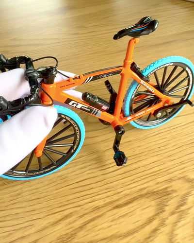 Modèle miniature en métal Vélo de collection "Speed Rider 1.2" – personnalisation avec gravure pour cadeau, 2 variantes de couleur