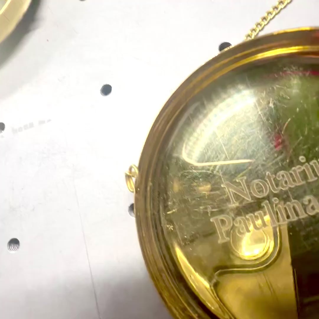 Retro Balkenwaage aus Messing und Holz mit Gravurpersonalisierung – Ideales Geschenk für Juristen, Richter oder Apotheker – Maße 24x20x9,5 cm