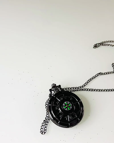 Montre de Poche avec Boussole – Pendentif Élégant de Style Vintage avec Squelette Creux et Cadran Noir, personnalisation par gravure