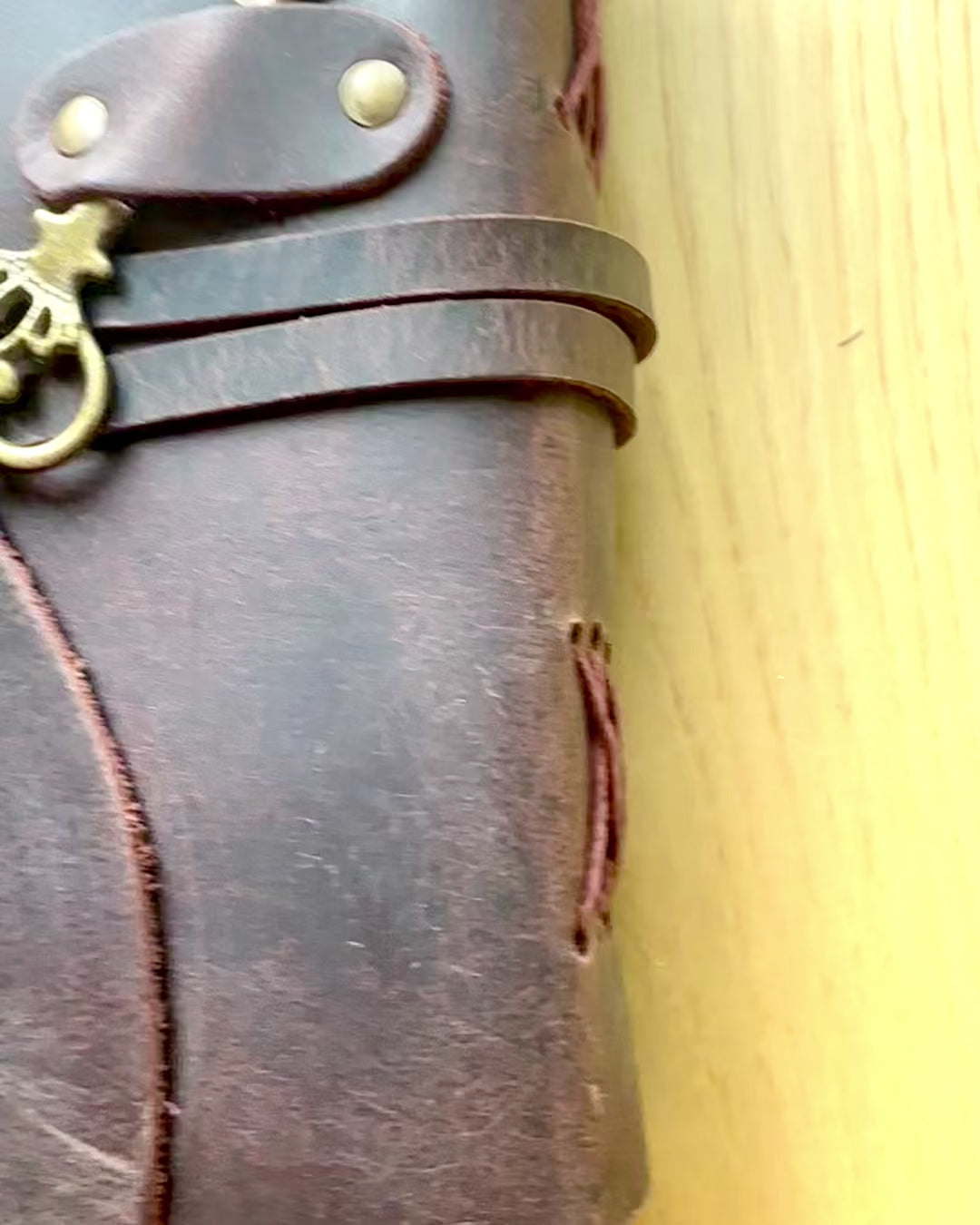 Oiled Leather Notebook with Secret Key – Vintage Diary 13 × 18 cm