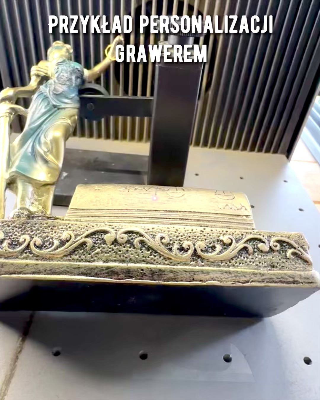 Statuette "Justicia 2" - Déesse de la Justice – Décoration Artistique pour Étagère, Artisanat en Résine, personnalisation par gravure