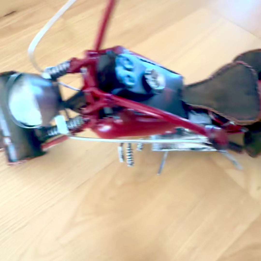 Grand modèle métallique classique de moto chopper rouge avec possibilité de personnalisation par gravure