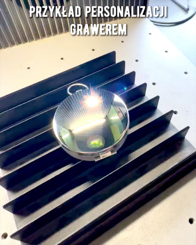 Wodoodporny Mosiężny Kompas z Efektem Świecenia - Niezbędnik Na Wędrówki i Kemping, personalizacja grawerem