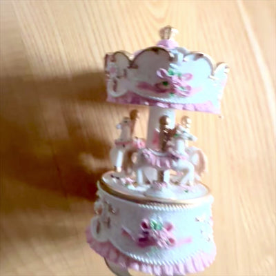 Pastelkleurige carrousel-muziekdoos MP-333 met gravure