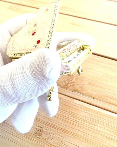 Élégante boîte à bijoux "Mini Piano - roses classiques" - avec option de gravure pour cadeau