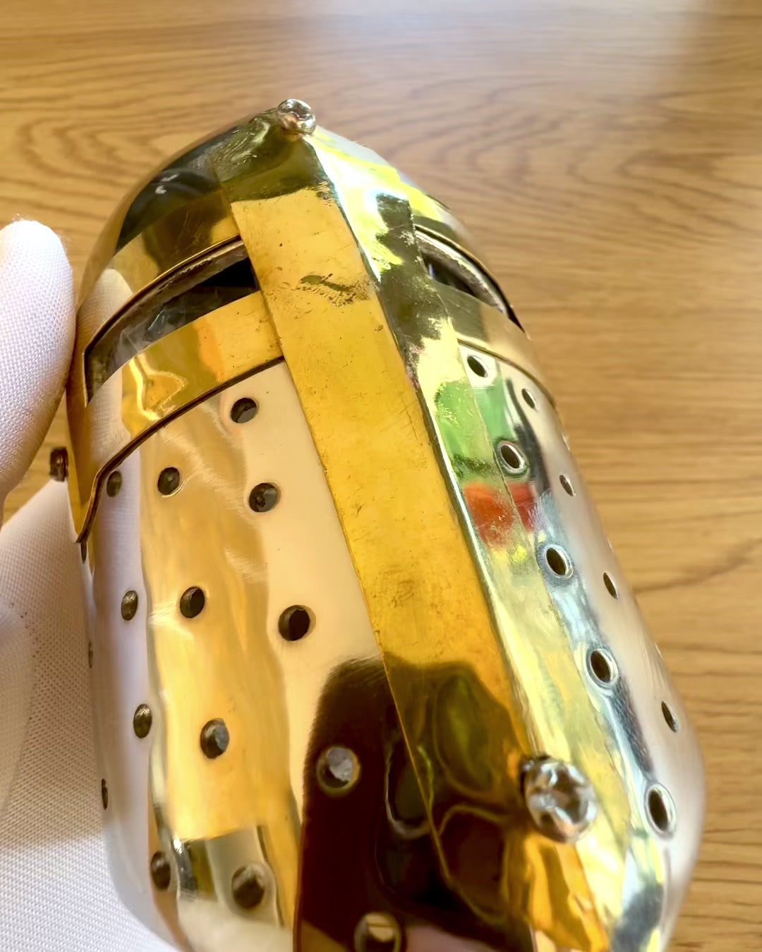Mini Casque de Chevalier « Guardian » en laiton – fait main, 12 cm, personnalisable avec gravure, cadeau unique