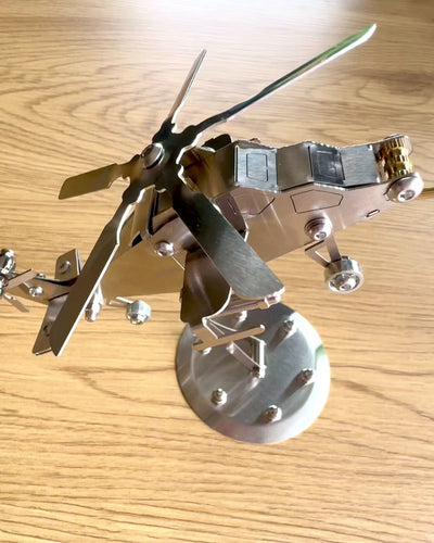 Metalowy Model Helikoptera „SkyRider” – Regulowany Stojak Biurkowy z personalizacją grawerem na prezent