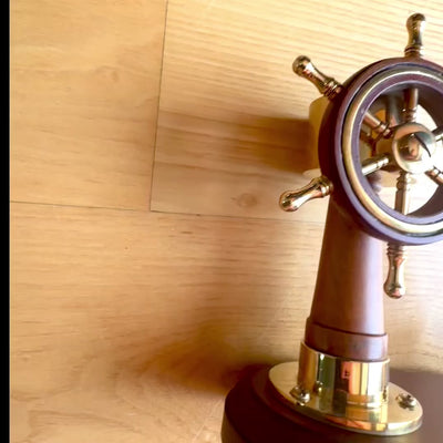 Elegant Desk Set with Ship's Wheel and Compass with Pen Holder – Wood and Brass – Personalized Engraving – Perfect Gift for a Sailor – Height 14.5 cm