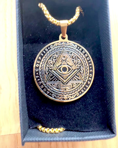 Amulett der geheimnisvollen Macht - Halskette mit Gravur, 2 Farbvarianten zur Auswahl