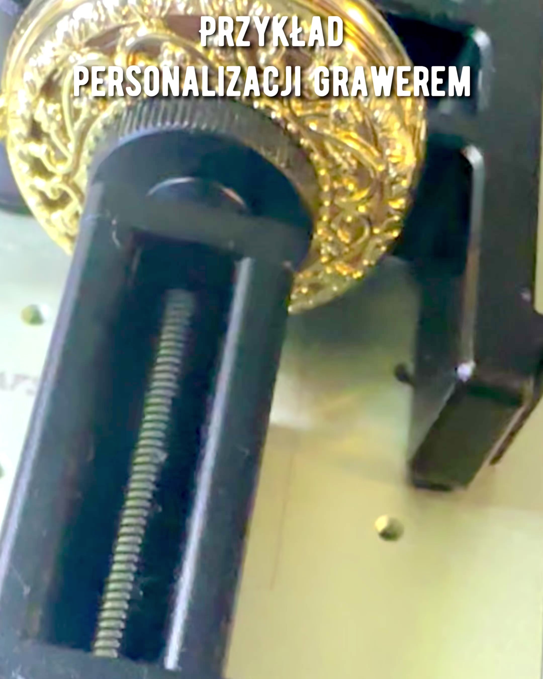 "Złoty Majestat" - Montre de Poche Mécanique de Luxe avec Cœur Transparent. Personnalisation par Gravure