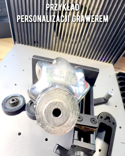 Wandelstok "Koninklijke Hand" – handgemaakt met natuurlijk leer, mogelijkheid tot personalisatie met gravure