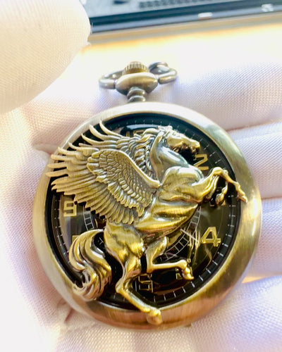 Zakhorloge "Equus Tempus" - Kleur: Koper, met Paardenmotief, mogelijkheid tot personalisatie met gravure