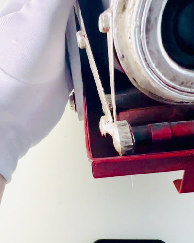 Vintage Vision: Dekoracyjna Kamera Retro z Opcją Grawerowania