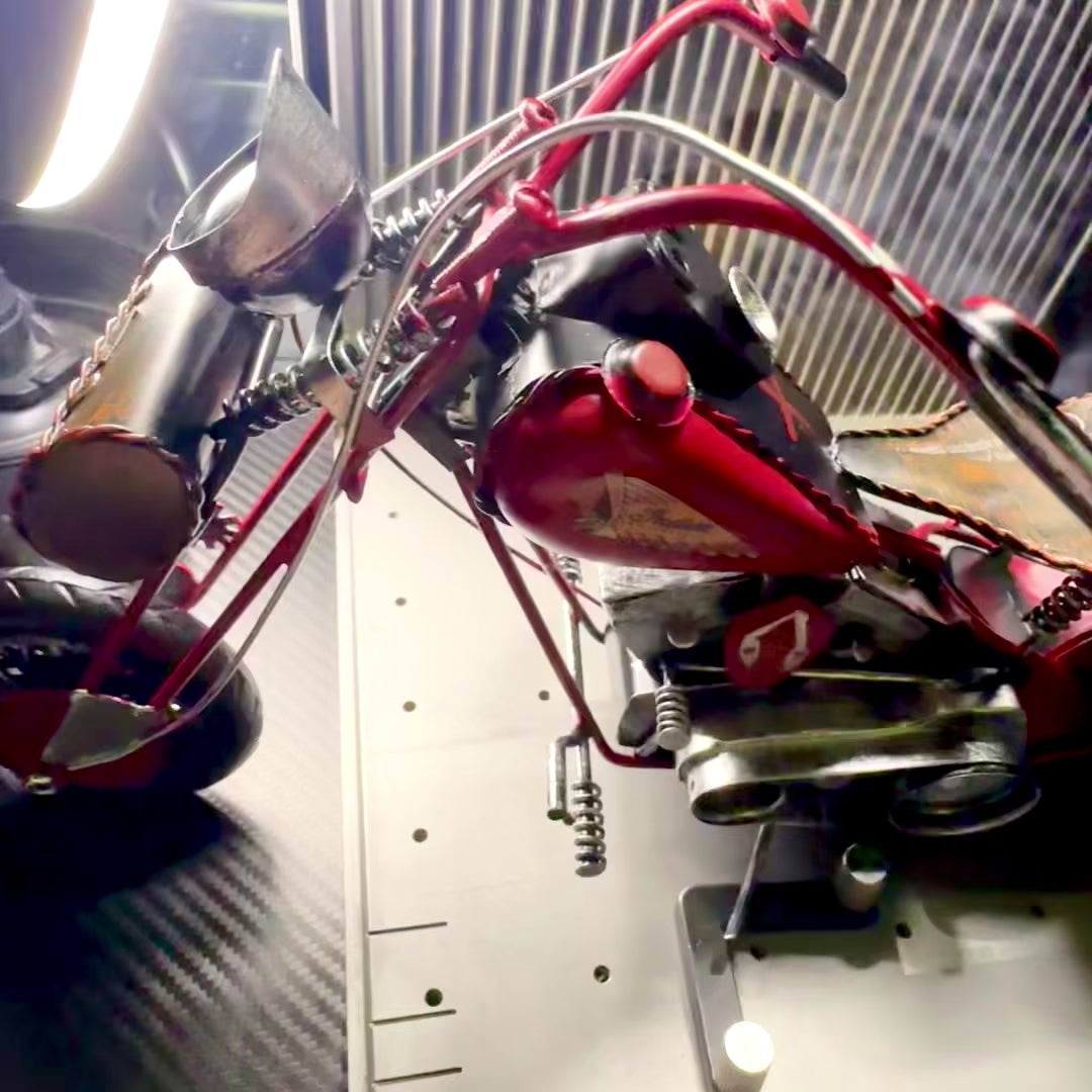 Grand modèle métallique classique de moto chopper rouge avec possibilité de personnalisation par gravure