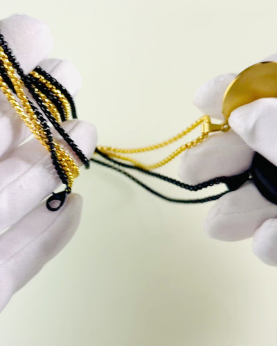 Wisiorek "Urban Elegance" – Ronde Medaille van Roestvrij Staal in Twee Kleuren met Personaliseringsoptie