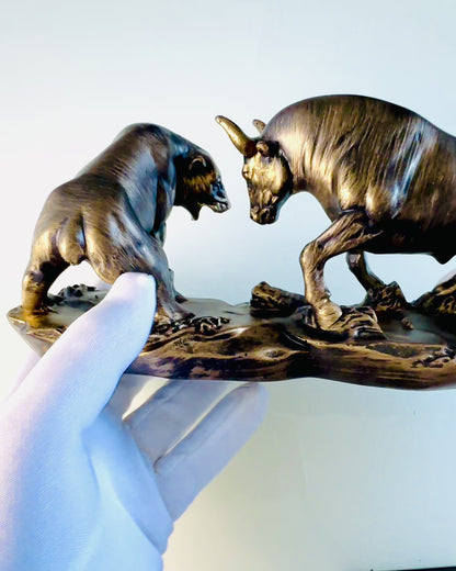 Skulptur "Zwei Rivalen" - Bulle und Bär - Symbolik des Finanzmarktes, Gravurmöglichkeit - Farbe Kupfer