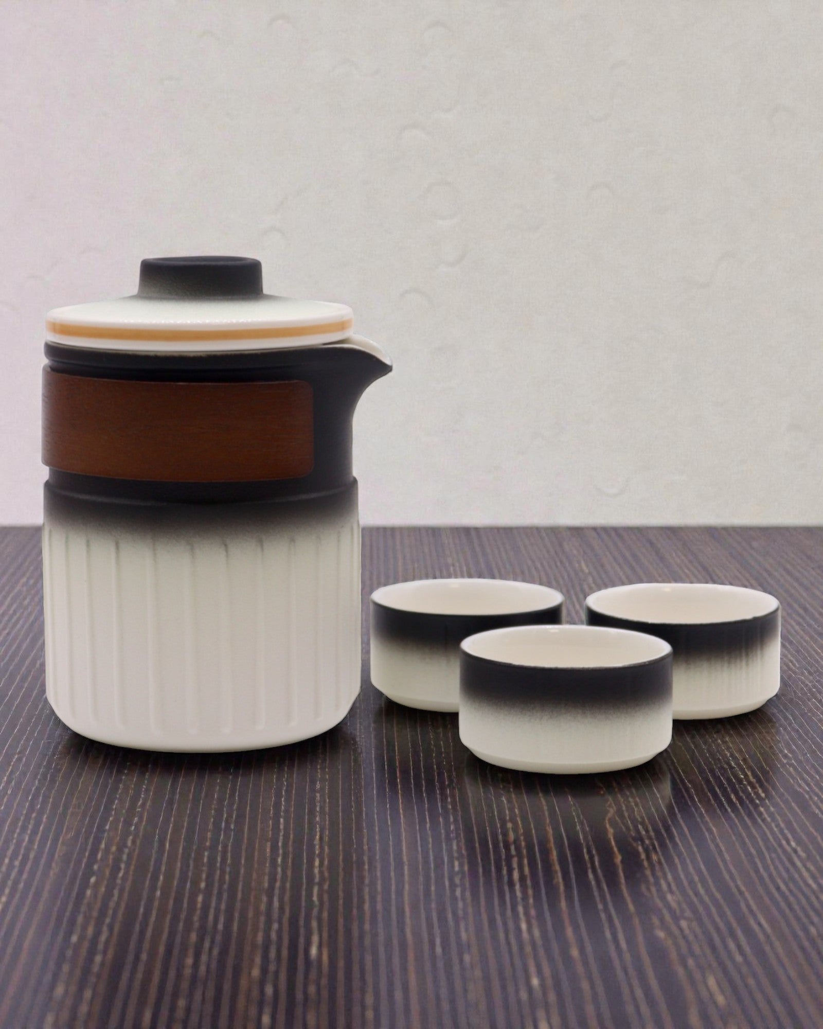 Reis van drie vrienden – Toeristische keramische set met theepot en 3 kopjes