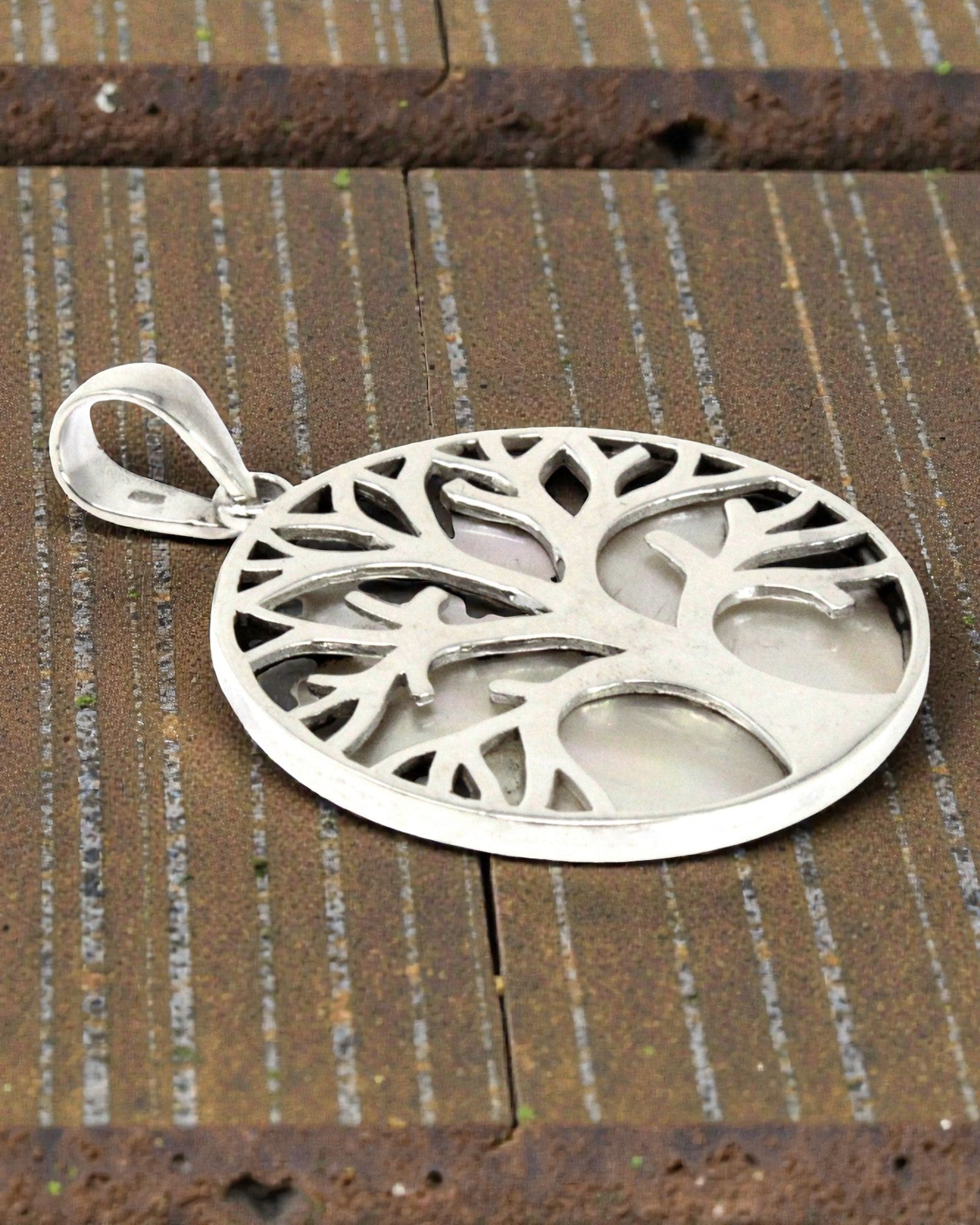 Silver Tree of Life Pendant 30 mm – Mother of Pearl Pure Light