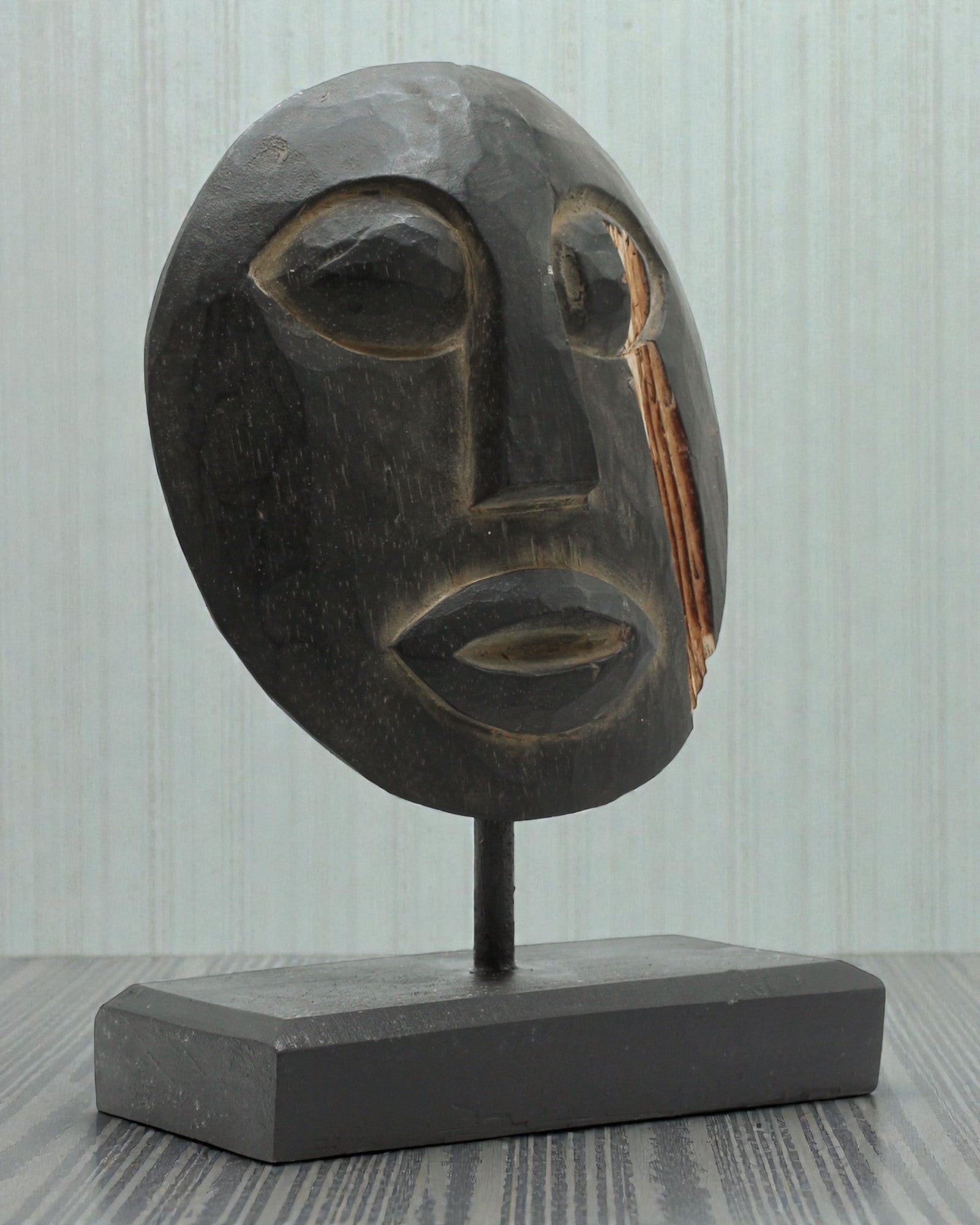 Timorees masker Voorouderbewaker 27x20 cm – Zwart